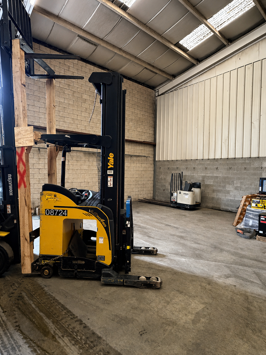 Used Yale Reach Truck for Sale – 25’ Lift | 4,500 lb 36V Electric Reach Truck