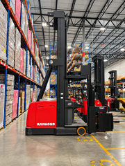 Used Raymond 9700 Swing Reach Turret Truck – 2018 | 3,000 lb Capacity | 390" Lift